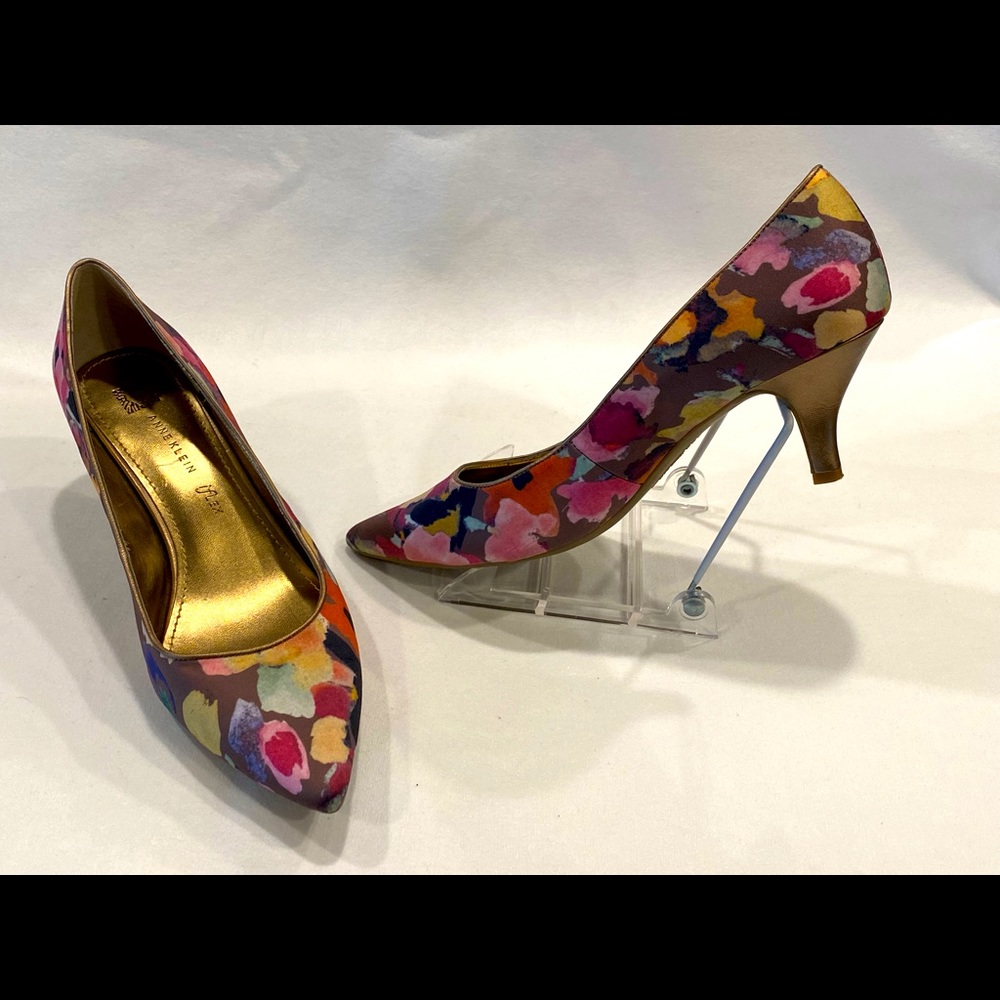 Womens Anne Klein iFlex Floral Pumps- Size 9.5 M - 2.5 inch heel.